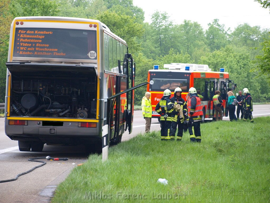 Feuer Reisebus im Kreuz Koeln Ost A3 auf die A4  P03.JPG